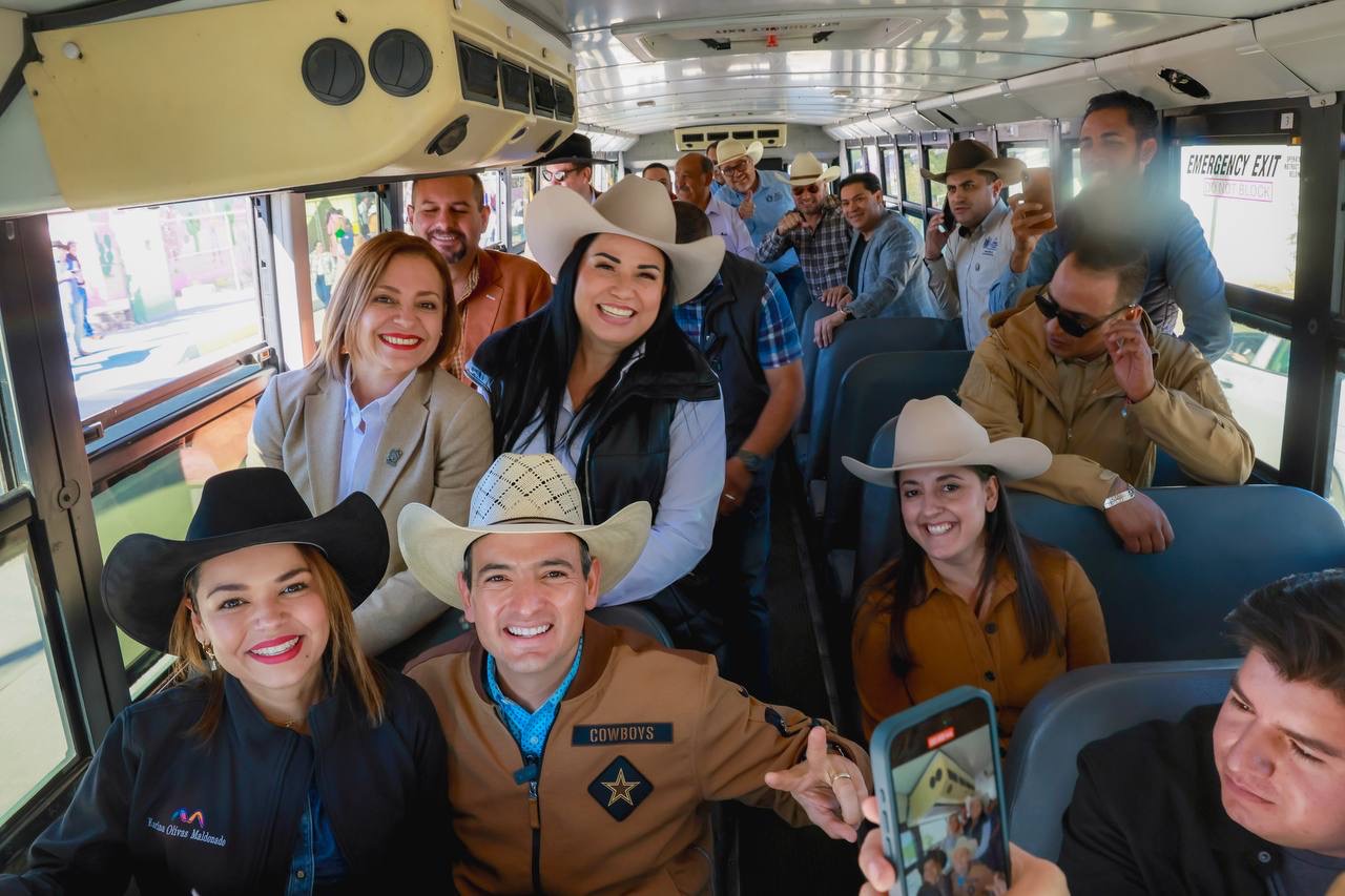 Entrega Alcalde Bonilla Dos Domos Cuatro Camiones Y Calle Pavimentada