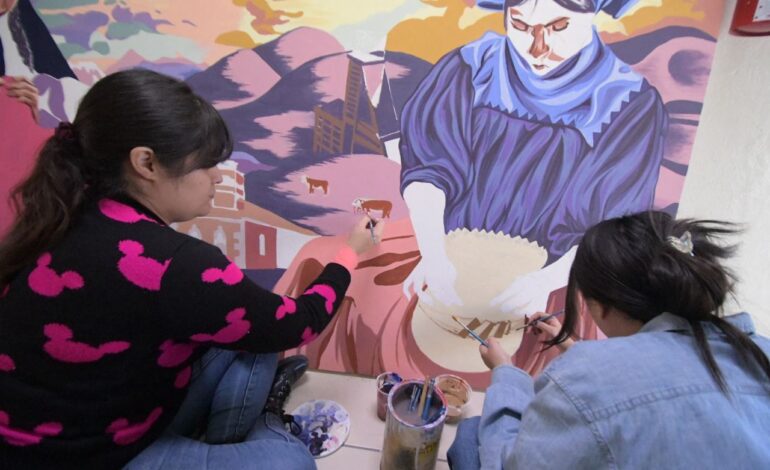  Estudiantes de la UACH donan murales al Teatro “Lota” en el país de Chile