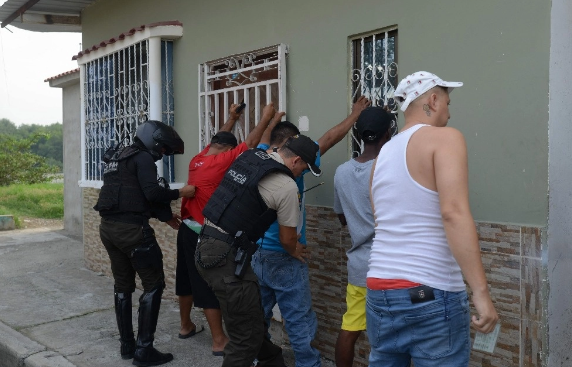  Delincuentes disparan contra sede de Fiscalía en suroeste de Ecuador