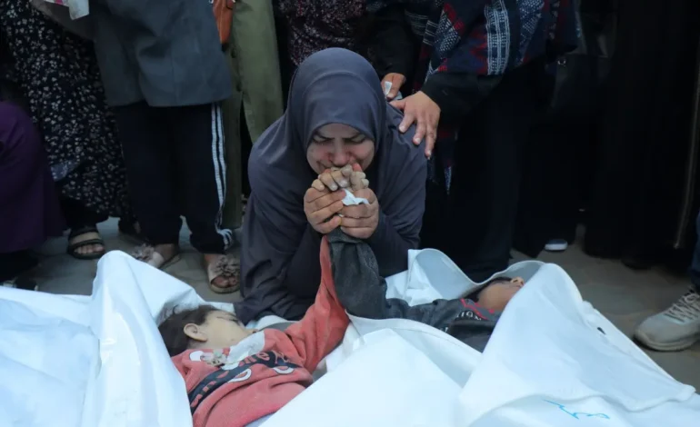  Cerca de 150 cadáveres fueron enterrados en el patio de hospital asediado por Israel