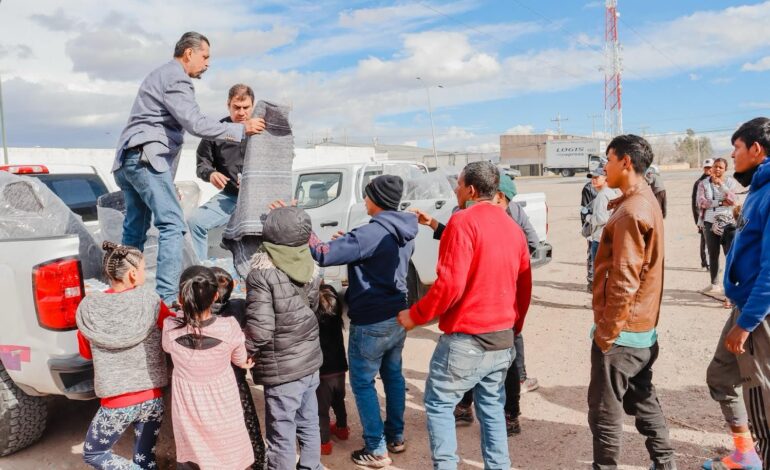  Entrega Estado apoyos a familias migrantes asentadas temporalmente en la capital