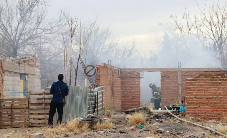  Sofocan incendio en terreno baldío de colonia Villa Juárez