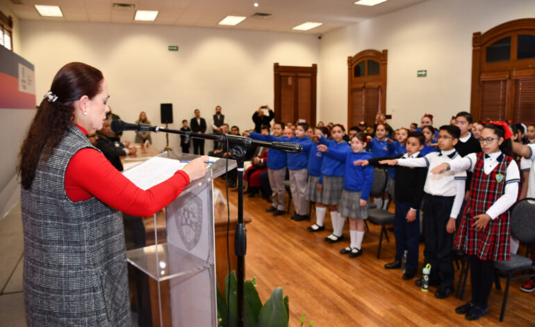  Juran lealtad a la Carta Magna estudiantes de quinto grado de las primarias “Miguel Ahumada” y “Porfirio Parra”