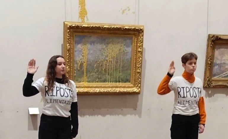  Activistas lanzan sopa contra un cuadro de Monet en museo de Lyon