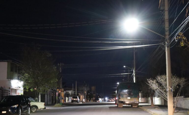  Benefician a más de 12 mil vecinos de la Infonavit Nacional con alumbrado LED