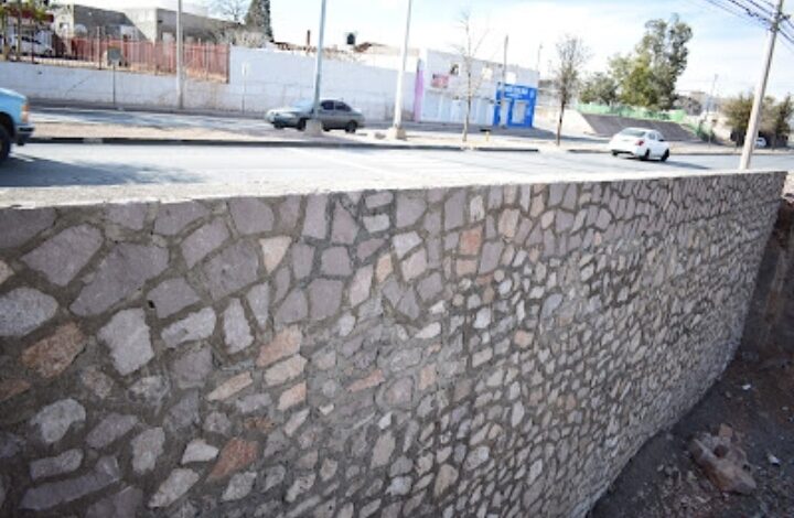 Refuerzan con muro de mampostería arroyo en avenida Heroico Colegio Militar