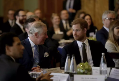  El príncipe Harry viajará a Inglaterra para reunirse con Carlos III