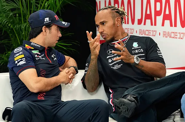  Checo Pérez habla de su rival: «El fichaje de Lewis Hamilton en Ferrari es una gran historia para F1»