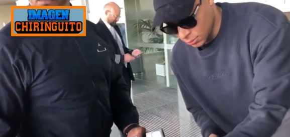  Mbappé aparece por sorpresa en Barcelona: «¿Ya firmaste?