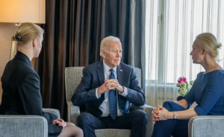  Biden se reúne con la viuda del opositor ruso Alexéi Navalni y su hija 