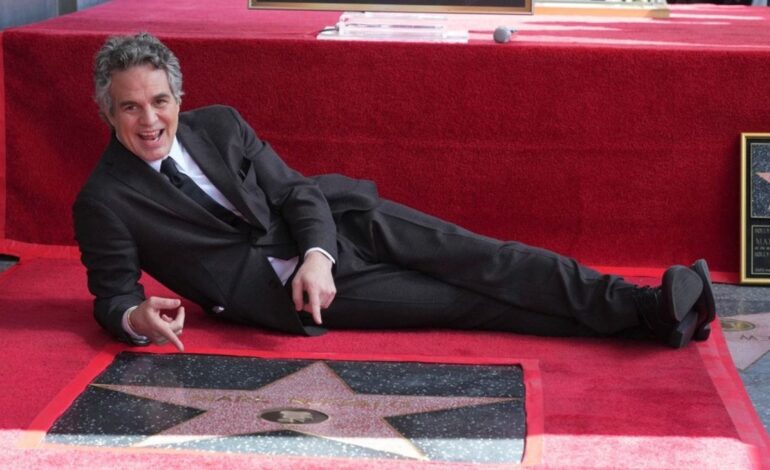 Mark Ruffalo recibe estrella en el Paseo de la Fama de Howllywood en compañía de Jennifer Garner