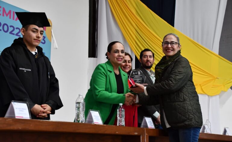  Entregan premios “Generación de Excelencia” a estudiantes de la Región Cuauhtémoc
