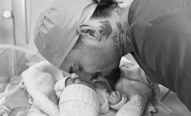  Maluma debuta como papá; ya nació su hija, Paris