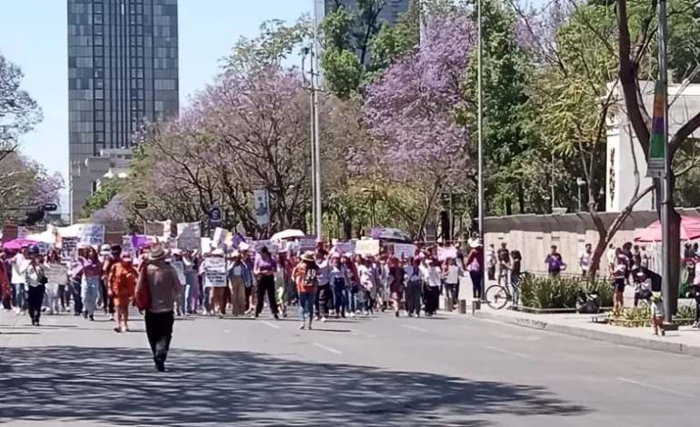  Comienzan marchas feministas en CDMX por el 8M