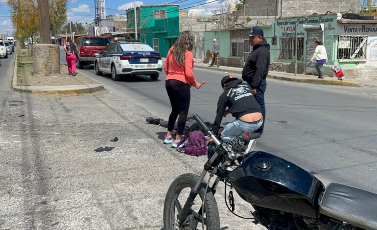  Taxista embiste a joven motociclista quien esperó por más de una hora a la ambulancia