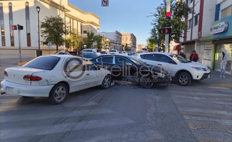  Falla del semáforo provoca choque cerca de Palacio de Gobierno