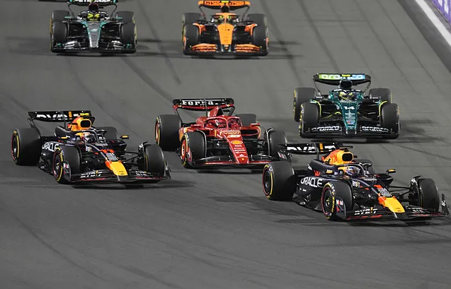  GP Arabia Saudita: Checo Pérez sigue la estela de un aplastante Verstappen