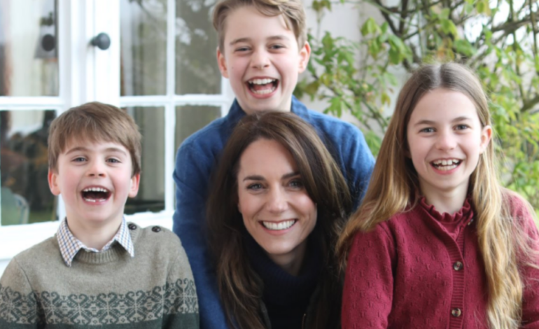  Imagen de Kate Middleton junto a sus hijos por el Día de la Madre está manipulada 