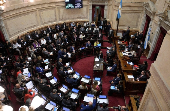  Senado argentino rechaza DNU de Javier Milei