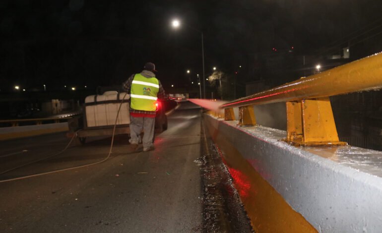  Realiza Gobierno Municipal limpieza en puentes vehiculares de Teófilo Borunda