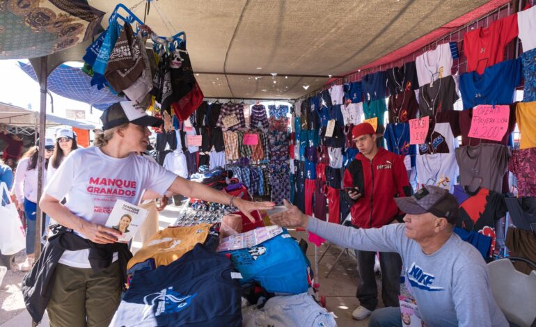  Escucha Manque Granados a vecinos y comerciantes de Tianguis de la colonia Tarahumara