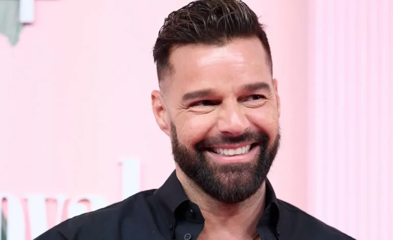  Ricky Martin revela que su padre lo impulsó a revelar su orientación sexual