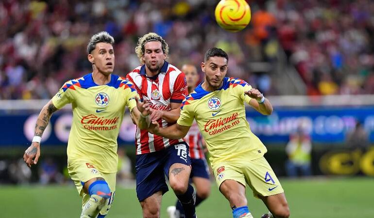  Chivas firma 0-0 con América; jugadores se calentaron al final