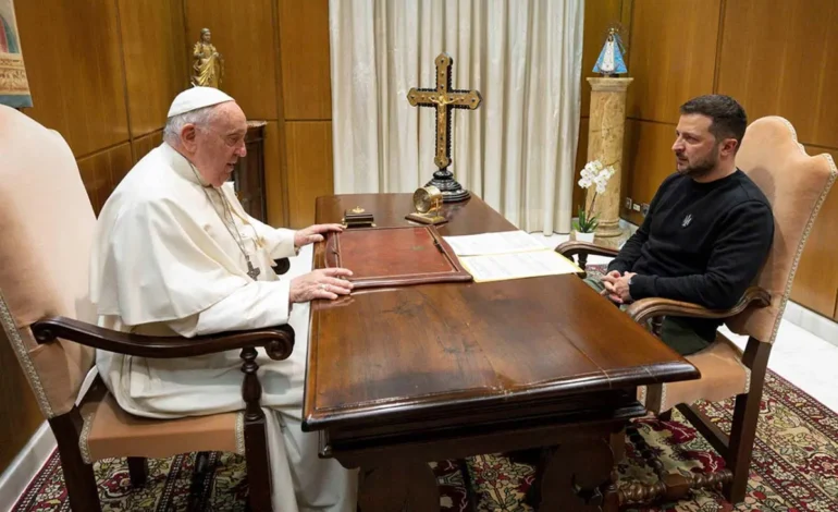  Rusia es ‘quien debe parar para que acabe la guerra’, responde Zelenski al papa Francisco