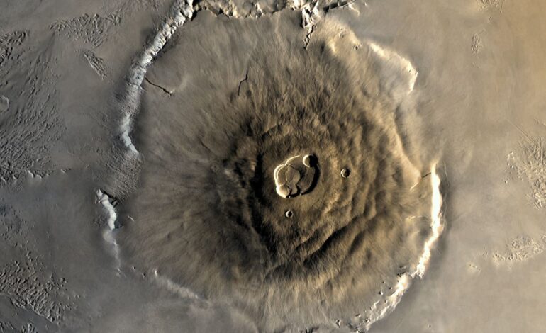  Descubren un enorme volcán en el planeta Marte