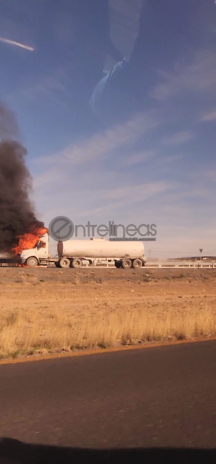 Se incendia tráiler en la carretera Juárez-Chihuahua
