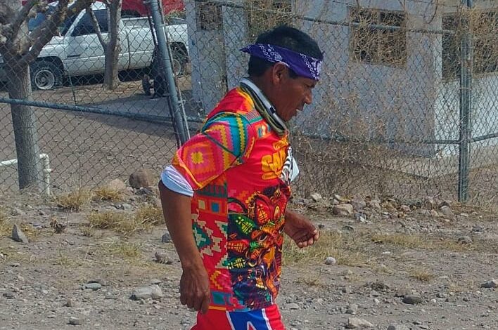  El rarámuri Juan Contreras se corona en el “Backyard Ultra: El Último Atleta en Pie”