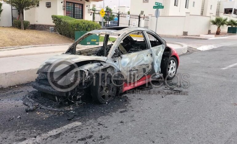  Se incendia vehículo en Romanzza por falla mecánica
