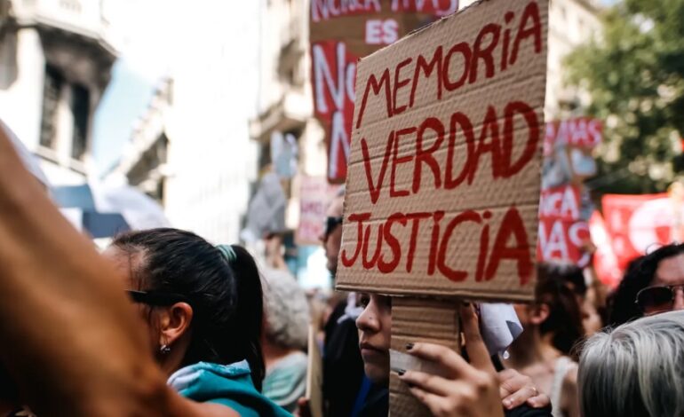  Gobierno de Milei niega la cifra de 30 mil desaparecidos durante la dictadura militar en Argentina