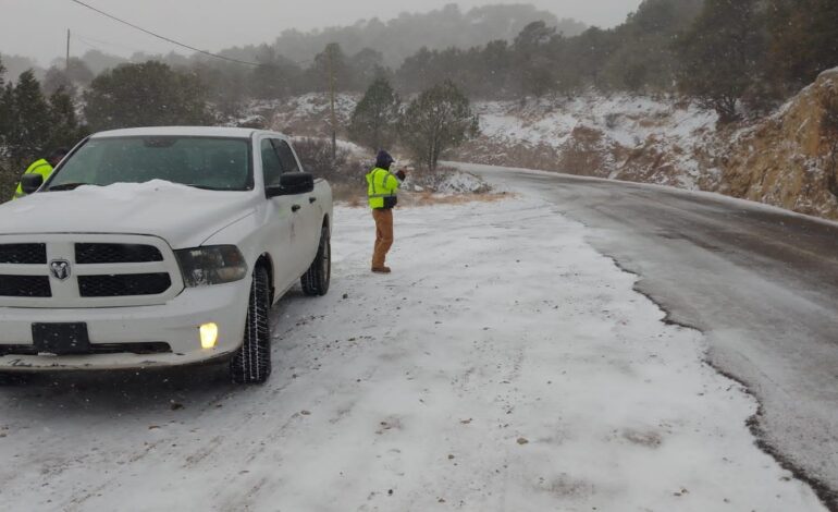  Cierra Protección Civil 5 tramos carreteros, nevó en 10 municipios de la Sierra