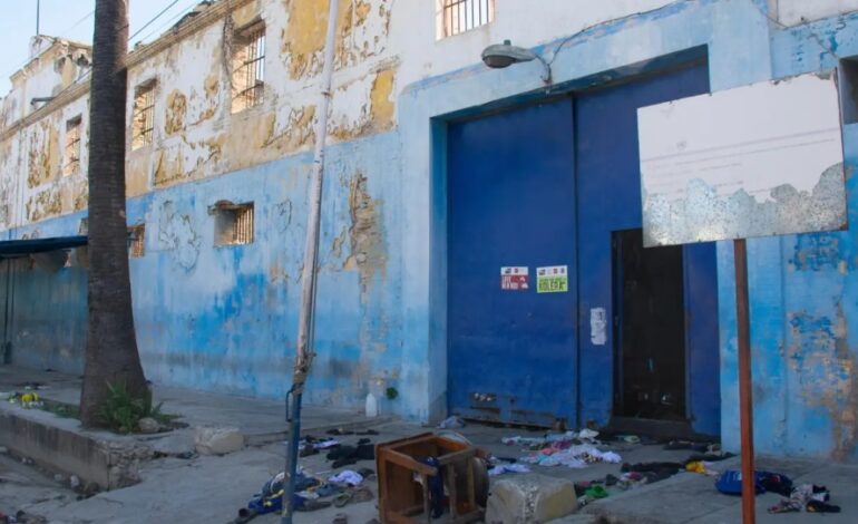  Unos 3 mil 600 presos huyeron de la cárcel de Puerto Príncipe tras ataque
