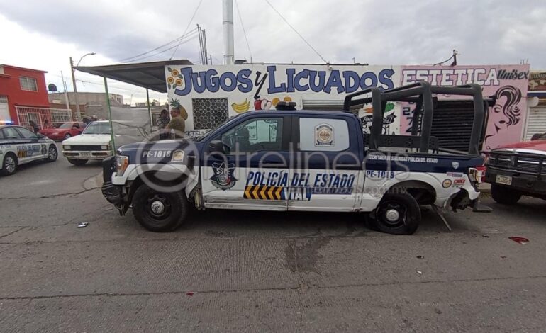  Tres lesionados en colonia Villa Juárez; dos agentes de la Policía Vial fueron arrollados por conductor que se impactó contra unidad