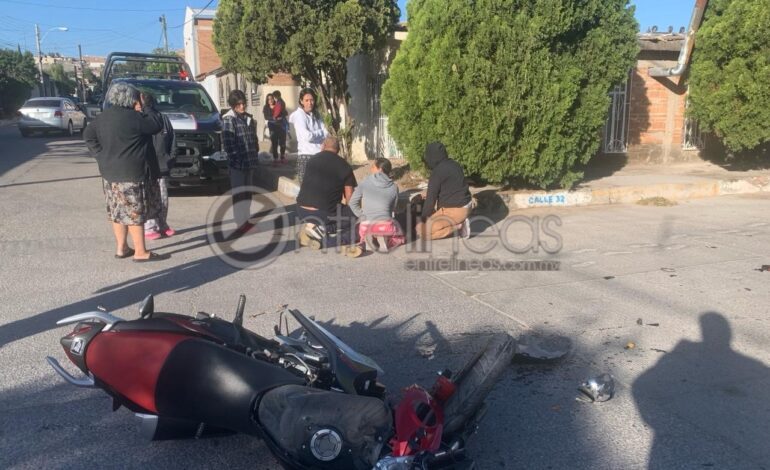  Se impacta contra motociclista en colonia UP