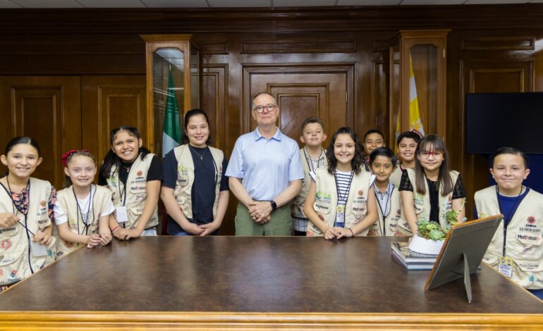  Conviven reporteros infantiles del Heraldo de Chihuahua con el alcalde