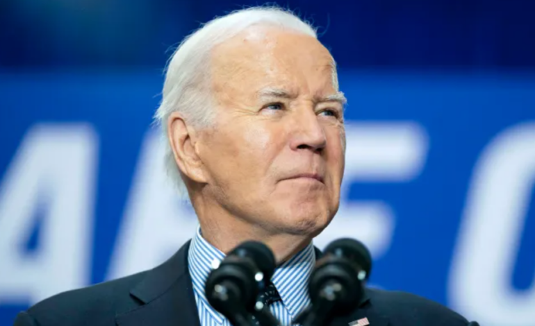  Cae la aprobación de Biden entre los latinos, mientras mejora la de Trump, según encuesta 