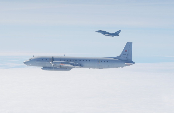  La OTAN detectó un avión espía ruso sobrevolando el Báltico. Dos Eurofighters lo interceptaron de inmediato