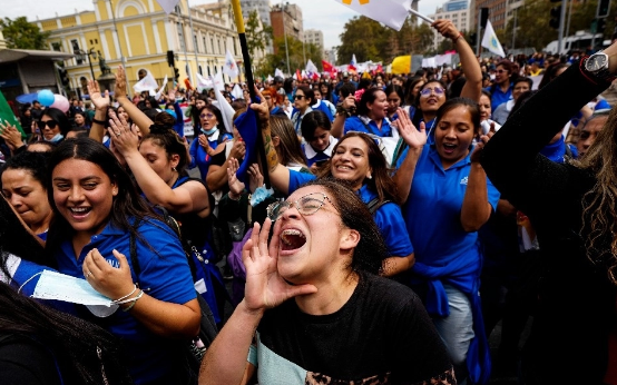  Miles marchan en Chile para presionar por avance de reformas sociales