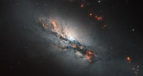  Una extraña galaxia con brazos enrollados fue captada por el telescopio Hubble