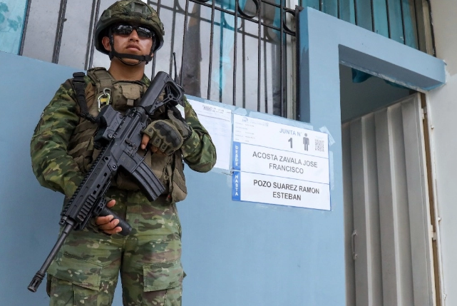  Asesinan a director de cárcel en Ecuador durante referendo de seguridad