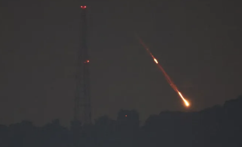  Hizbulá lanza “decenas” de cohetes contra Israel en repuesta a la muerte de dos civiles 