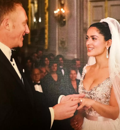 Salma Hayek presume fotos inéditas de su boda: sus vestidos y el «sí, acepto»