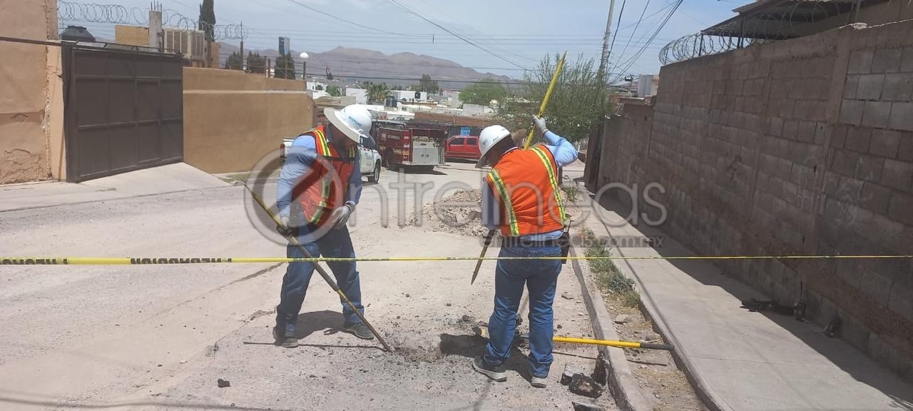 Perforan por error línea de gas y provocan fuga en la colonia Paseos de Chihuahua