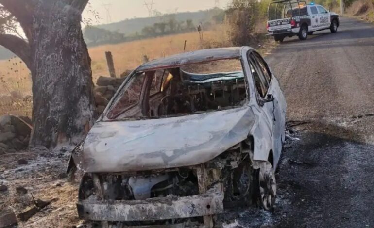  Automovilistas reportan personas asesinadas y calcinadas en carretera de Michoacán