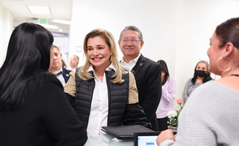  Convive Gobernadora con los juarenses en las oficinas de “El Pueblito Mexicano”