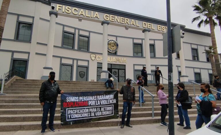  Protestan en Fiscalía rarámuris víctimas de desplazamiento forzado