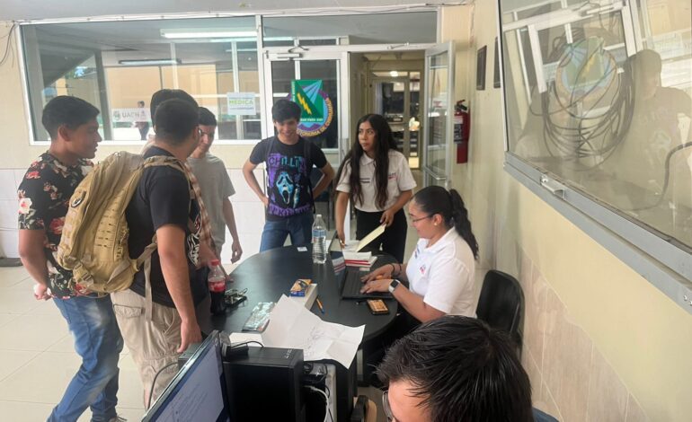  Instalan en la UACH y UACJ módulos temporales para credenciales de estudiante Juárez Bus